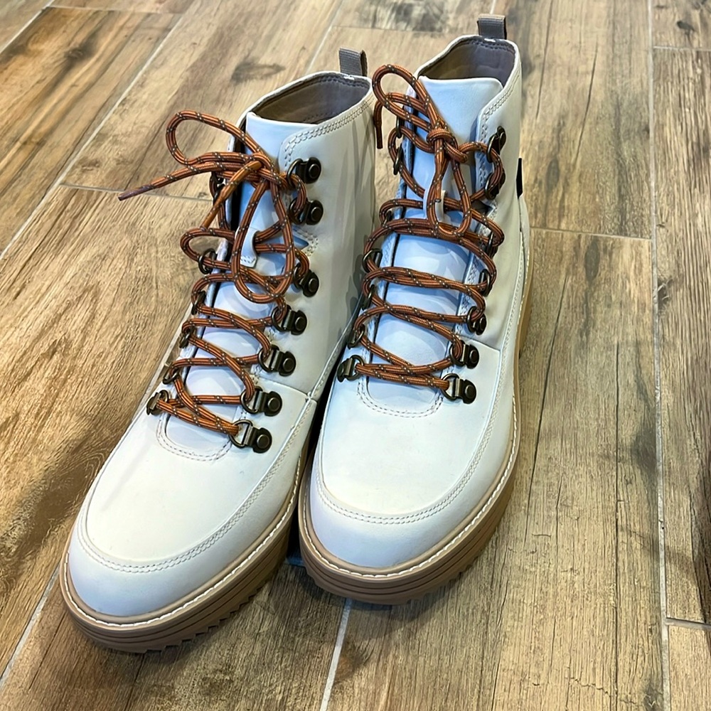 Teva Midform Boots White Women’s Size 10